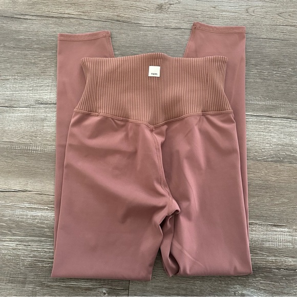 Vuori Peach/Salmon Leggings - Picture 2 of 3